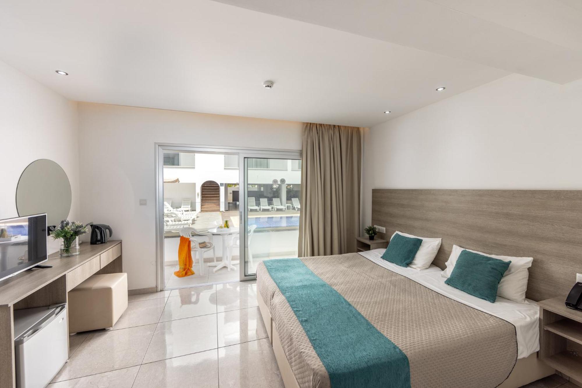 Milea Hotel 아이아 나파 객실 사진