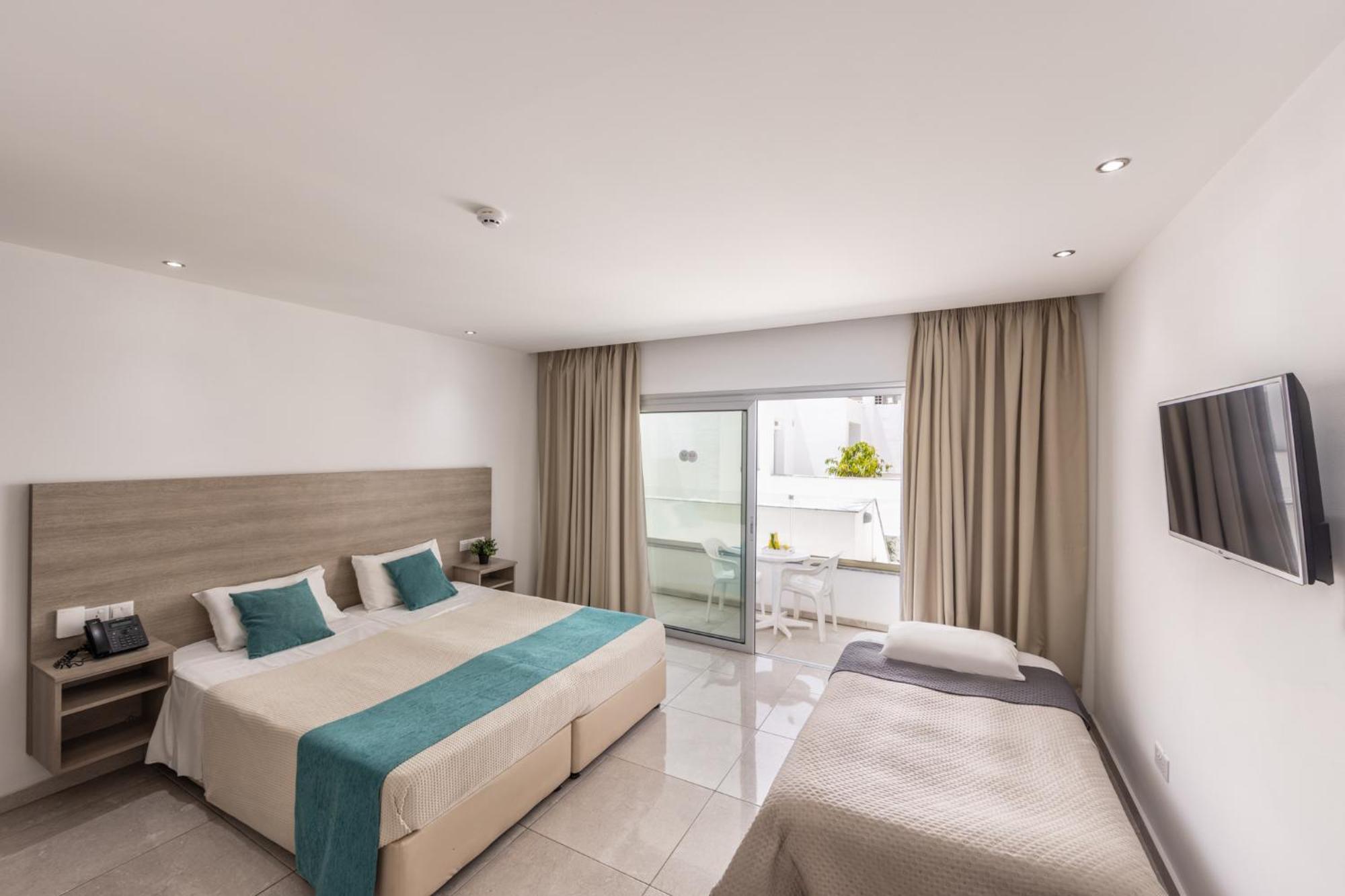 Milea Hotel 아이아 나파 객실 사진