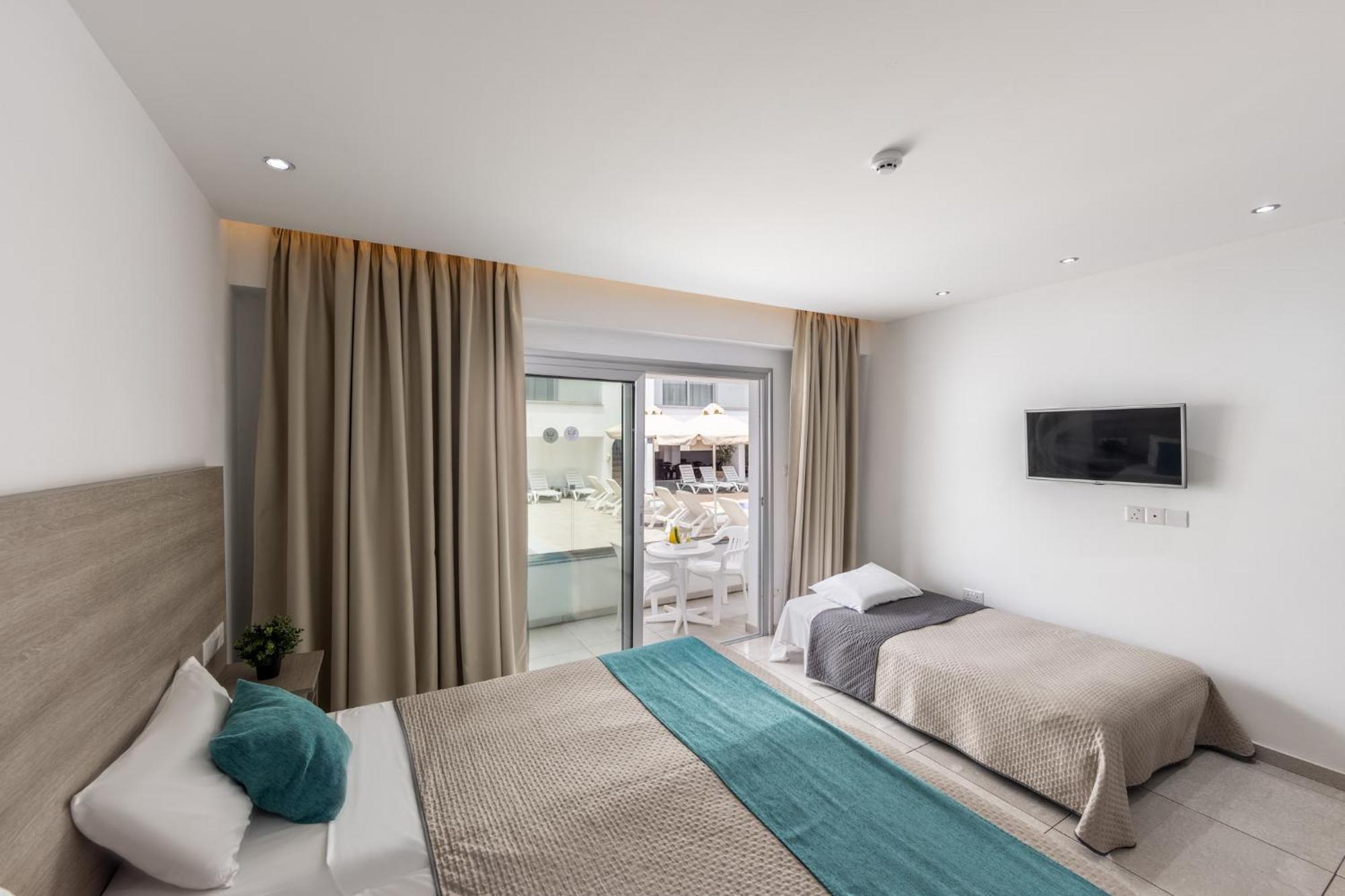 Milea Hotel 아이아 나파 객실 사진